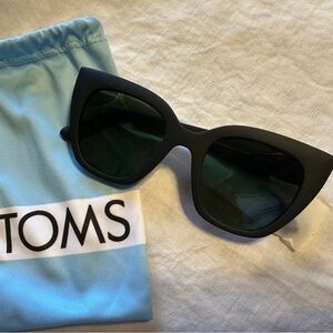 Tom’s sunglasses Brandt new, no tags.